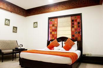 Oyo Premium Rajouri Garden Janta Market New Delhi Exterior photo