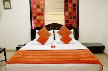 Oyo Premium Rajouri Garden Janta Market New Delhi Exterior photo